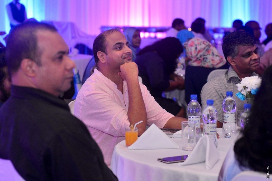 07 ޑިސެމްބަރ 2016: ސިވިލް އޭވިއޭޝަން ދުވަހުގެ މުނާސަބަތުގަިއ ބޭއްވި ހަފްލާގެ ތެރެއިން---ސަން ފޮޓޯ// މުހައްމަދު އަފްރާހް