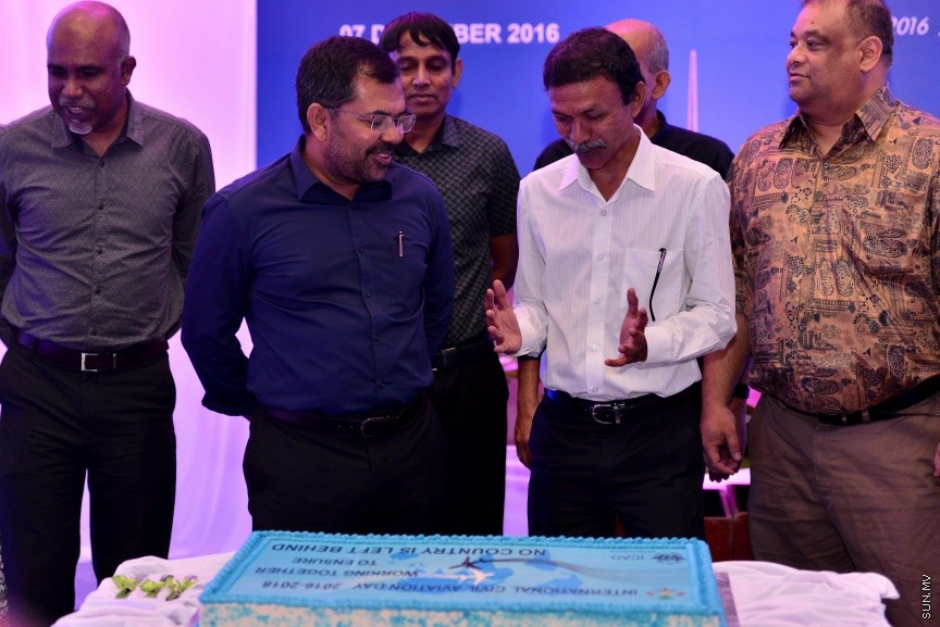 07 ޑިސެމްބަރ 2016: ސިވިލް އޭވިއޭޝަން ދުވަހުގެ މުނާސަބަތުގަިއ ބޭއްވި ހަފްލާގެ ތެރެއިން---ސަން ފޮޓޯ// މުހައްމަދު އަފްރާހް