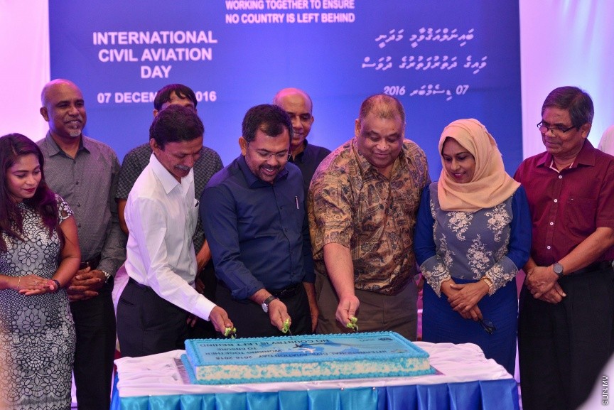 07 ޑިސެމްބަރ 2016: ސިވިލް އޭވިއޭޝަން ދުވަހުގެ މުނާސަބަތުގަިއ ބޭއްވި ހަފްލާގެ ތެރެއިން---ސަން ފޮޓޯ// މުހައްމަދު އަފްރާހް
