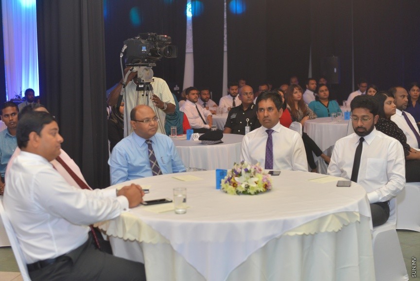 ރާއްޖޭގެ ގާނޫނުތަކުގެ ފޮތްބައި އިފްތިތާހްކުރުމާއި ނޭޝަނަލް ހިއުމަން ރައިޓްސް ފްރޭމްވާކް ނެރުމަށް ދަރުބާރުގޭގައި ބޭއްވި ރަސްމިއްޔާތުގެ ތެރެއިން---ސަން ފޮޓޯ