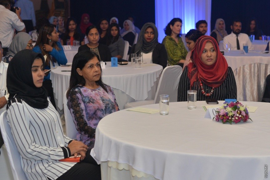 ރާއްޖޭގެ ގާނޫނުތަކުގެ ފޮތްބައި އިފްތިތާހްކުރުމާއި ނޭޝަނަލް ހިއުމަން ރައިޓްސް ފްރޭމްވާކް ނެރުމަށް ދަރުބާރުގޭގައި ބޭއްވި ރަސްމިއްޔާތުގެ ތެރެއިން---ސަން ފޮޓޯ