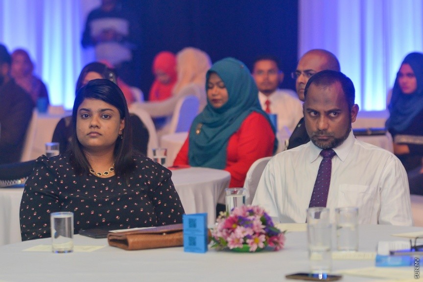 ރާއްޖޭގެ ގާނޫނުތަކުގެ ފޮތްބައި އިފްތިތާހްކުރުމާއި ނޭޝަނަލް ހިއުމަން ރައިޓްސް ފްރޭމްވާކް ނެރުމަށް ދަރުބާރުގޭގައި ބޭއްވި ރަސްމިއްޔާތުގެ ތެރެއިން---ސަން ފޮޓޯ