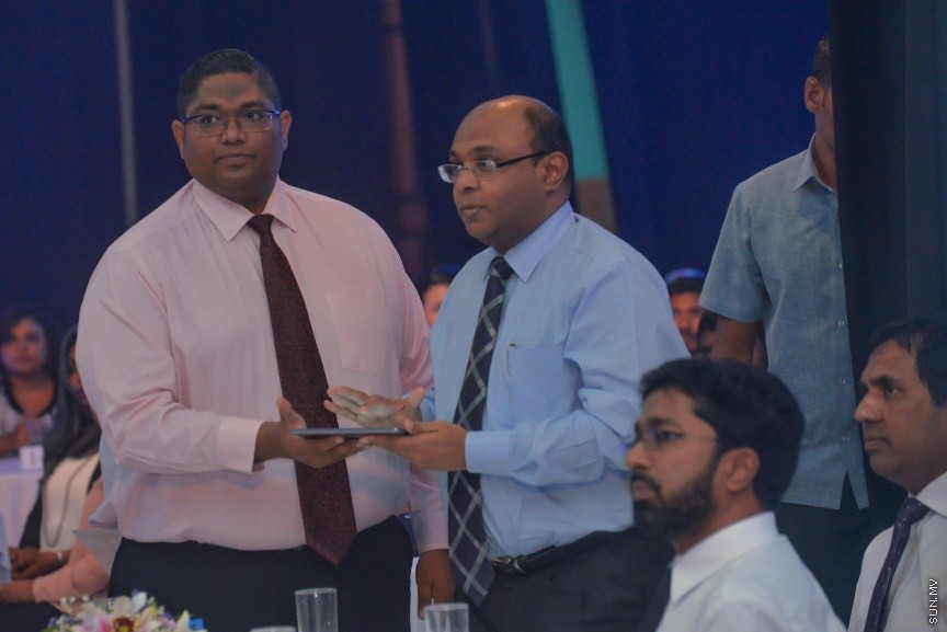 ރާއްޖޭގެ ގާނޫނުތަކުގެ ފޮތްބައި އިފްތިތާހްކުރުމާއި ނޭޝަނަލް ހިއުމަން ރައިޓްސް ފްރޭމްވާކް ނެރުމަށް ދަރުބާރުގޭގައި ބޭއްވި ރަސްމިއްޔާތުގެ ތެރެއިން---ސަން ފޮޓޯ