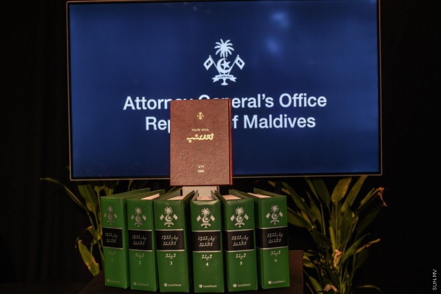 ރާއްޖޭގެ ގާނޫނުތަކުގެ ފޮތްބައި އިފްތިތާހްކުރުމާއި ނޭޝަނަލް ހިއުމަން ރައިޓްސް ފްރޭމްވާކް ނެރުމަށް ދަރުބާރުގޭގައި ބޭއްވި ރަސްމިއްޔާތުގެ ތެރެއިން---ސަން ފޮޓޯ