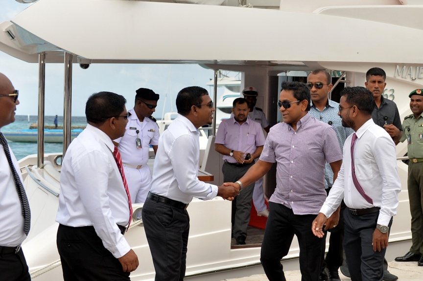ރައީސް ޔާމީން ގއ. އަތޮޅުގެ ދެ ރަށަކަށް ކުރެއްވި ދަތުރުގެ ތެރެއިން ގއ.ވިލިނގިއްޔަށް ވަޑައިގަތުން--ފޮޓޯ/ރައީސް އޮފީސް