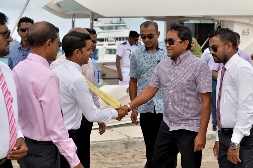 ރައީސް ޔާމީން ގއ. އަތޮޅުގެ ދެ ރަށަކަށް ކުރެއްވި ދަތުރުގެ ތެރެއިން ގއ.ވިލިނގިއްޔަށް ވަޑައިގަތުން--ފޮޓޯ/ރައީސް އޮފީސް