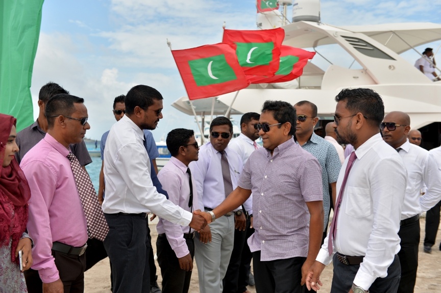 ރައީސް ޔާމީން ގއ. އަތޮޅުގެ ދެ ރަށަކަށް ކުރެއްވި ދަތުރުގެ ތެރެއިން ގއ.ވިލިނގިއްޔަށް ވަޑައިގަތުން--ފޮޓޯ/ރައީސް އޮފީސް