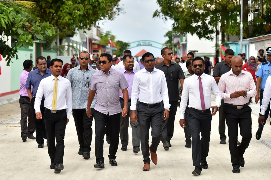 ރައީސް ޔާމީން ގއ. އަތޮޅުގެ ދެ ރަށަކަށް ކުރެއްވި ދަތުރުގެ ތެރެއިން ގއ.ވިލިނގިއްޔަށް ވަޑައިގަތުން--ފޮޓޯ/ރައީސް އޮފީސް