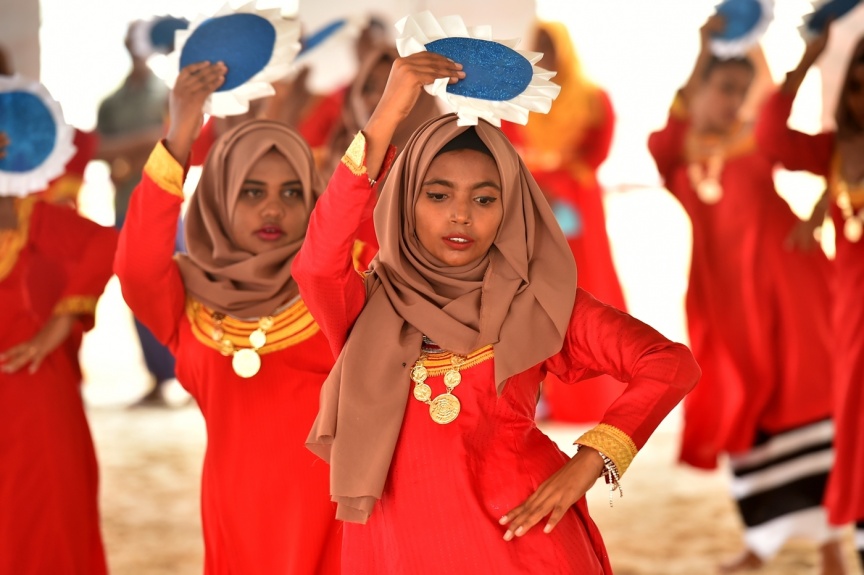 ޑިސެމްބަރު 13، 2016: ރައީސް ޔާމިން ގއ. އަތޮޅުގެ ދެ ރަށަކަށް ކުރައްވާ ދަތުރުފުޅުގެ ތެރެއިން ގއ.ގެމަނަފުއްޓަށް ވަޑައިގަތުން--ފޮޓޯ/ރައީސް އޮފީސް
