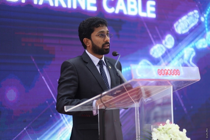 ޑިސެމްބަރ 15، 2016: އުރީދޫގެ ނެޓްވޯކް އިތުރަށް ވަރުގަދަކޮށް، ޑިޖިޓަލް ގައުމަކަށް ރާއްޖެ ބަދަލުކުރުމުގައި އުރީދޫން ދެމުންގެންދާ އެއްބާރުލުމުގެ ތެރެއިން އެ ކުންފުނީގެ ނޭޝަންވައިޑް ސަބްމެރިން ކޭބަލް އިފްތިތާހުކުރުމަށް ހުޅުމާލޭގައި ބޭއްވި ހަފްލާ ގެ ތެރެއިން -- ސަން ފޮޓޯ/ އަހުމަދު ޝަރުވާން