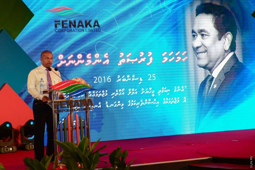  25 ޑިސެމްބަރ 2016: ނުކުޅެދުންތެރިކަން ހުންނަ 100 މީހަކަށް ފެނަކަ ކޯޕަރޭޝަންގެ ފަރާތުން ވަޒީފާ ހަމަޖައްސަވައި ދެއްވުމަށް މިއަދު ދަރުބާރުގޭގައި ބޭއްވި ރަސްމިއްޔާތުގެ ތެރެއިން--ސަން ފޮޓޯ/ މުހައްމަދު އަފްރާހް