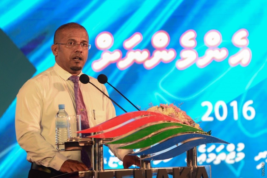  25 ޑިސެމްބަރ 2016: ނުކުޅެދުންތެރިކަން ހުންނަ 100 މީހަކަށް ފެނަކަ ކޯޕަރޭޝަންގެ ފަރާތުން ވަޒީފާ ހަމަޖައްސަވައި ދެއްވުމަށް މިއަދު ދަރުބާރުގޭގައި ބޭއްވި ރަސްމިއްޔާތުގެ ތެރެއިން--ސަން ފޮޓޯ/ މުހައްމަދު އަފްރާހް