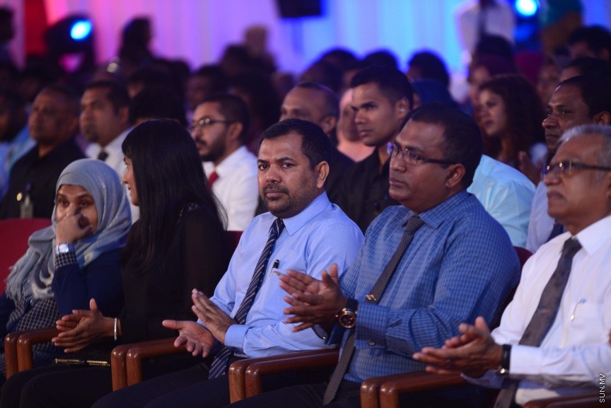 25 ޑިސެމްބަރ 2016: ނުކުޅެދުންތެރިކަން ހުންނަ 100 މީހަކަށް ފެނަކަ ކޯޕަރޭޝަންގެ ފަރާތުން ވަޒީފާ ހަމަޖައްސަވައި ދެއްވުމަށް މިއަދު ދަރުބާރުގޭގައި ބޭއްވި ރަސްމިއްޔާތުގެ ތެރެއިން--ސަން ފޮޓޯ/ މުހައްމަދު އަފްރާހް
