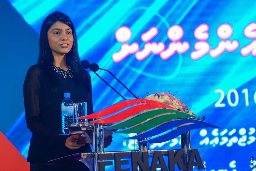 25 ޑިސެމްބަރ 2016: ނުކުޅެދުންތެރިކަން ހުންނަ 100 މީހަކަށް ފެނަކަ ކޯޕަރޭޝަންގެ ފަރާތުން ވަޒީފާ ހަމަޖައްސަވައި ދެއްވުމަށް މިއަދު ދަރުބާރުގޭގައި ބޭއްވި ރަސްމިއްޔާތުގެ ތެރެއިން--ސަން ފޮޓޯ/ މުހައްމަދު އަފްރާހް