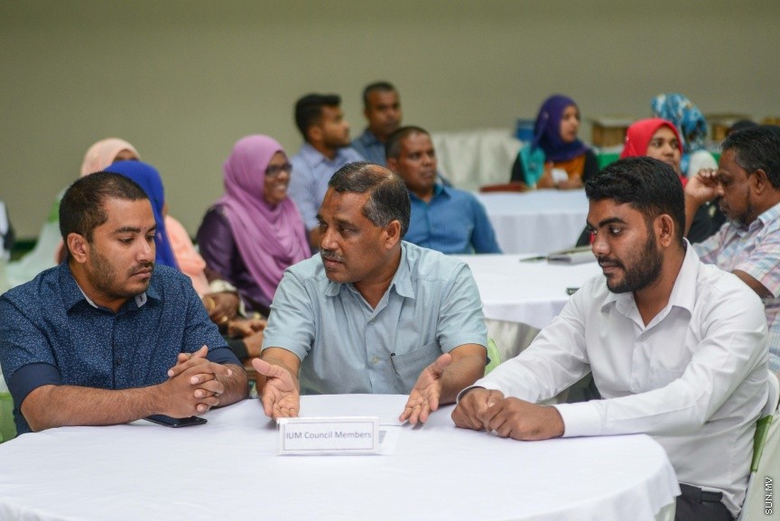 ޖެނުއަރީ 3، 2016: އިސްލާމީ ޔުނިވާސިޓީގެ ފަޜާތުން ސްކޮލަޝިޕް އެވޯޑް ކުރުމަށް މިރޭ ބޭއްވި ރަސްމިއްޔާތުގެ ތެރެއިން---ސަން ފޮޓޯ/ މުހައްމަދު އަފްރާހް