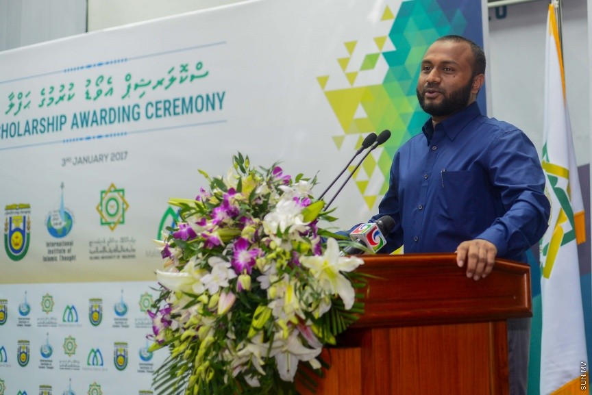 ޖެނުއަރީ 3، 2016: އިސްލާމީ ޔުނިވާސިޓީގެ ފަޜާތުން ސްކޮލަޝިޕް އެވޯޑް ކުރުމަށް މިރޭ ބޭއްވި ރަސްމިއްޔާތުގެ ތެރެއިން---ސަން ފޮޓޯ/ މުހައްމަދު އަފްރާހް