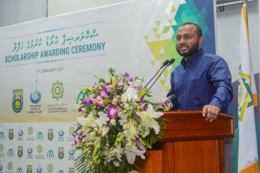 ޖެނުއަރީ 3، 2016: އިސްލާމީ ޔުނިވާސިޓީގެ ފަޜާތުން ސްކޮލަޝިޕް އެވޯޑް ކުރުމަށް މިރޭ ބޭއްވި ރަސްމިއްޔާތުގެ ތެރެއިން---ސަން ފޮޓޯ/ މުހައްމަދު އަފްރާހް