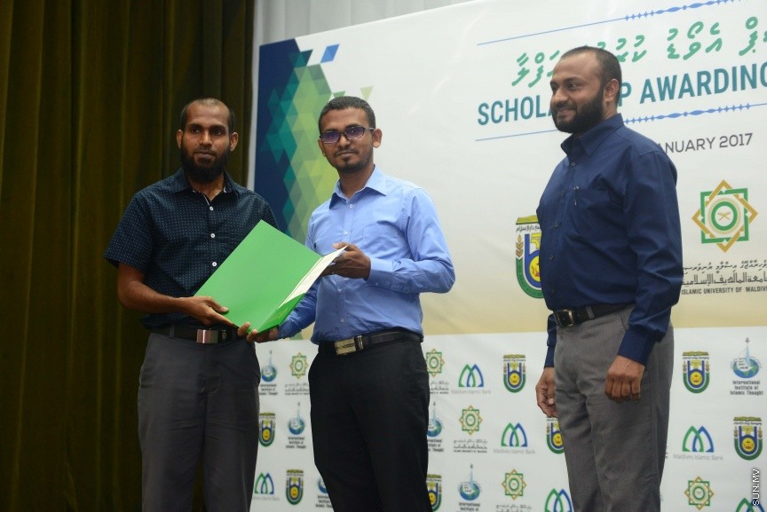 ޖެނުއަރީ 3، 2016: އިސްލާމީ ޔުނިވާސިޓީގެ ފަޜާތުން ސްކޮލަޝިޕް އެވޯޑް ކުރުމަށް މިރޭ ބޭއްވި ރަސްމިއްޔާތުގެ ތެރެއިން---ސަން ފޮޓޯ/ މުހައްމަދު އަފްރާހް