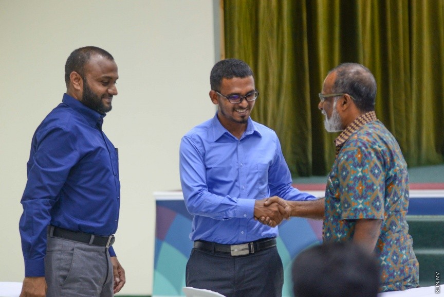 ޖެނުއަރީ 3، 2016: އިސްލާމީ ޔުނިވާސިޓީގެ ފަޜާތުން ސްކޮލަޝިޕް އެވޯޑް ކުރުމަށް މިރޭ ބޭއްވި ރަސްމިއްޔާތުގެ ތެރެއިން---ސަން ފޮޓޯ/ މުހައްމަދު އަފްރާހް