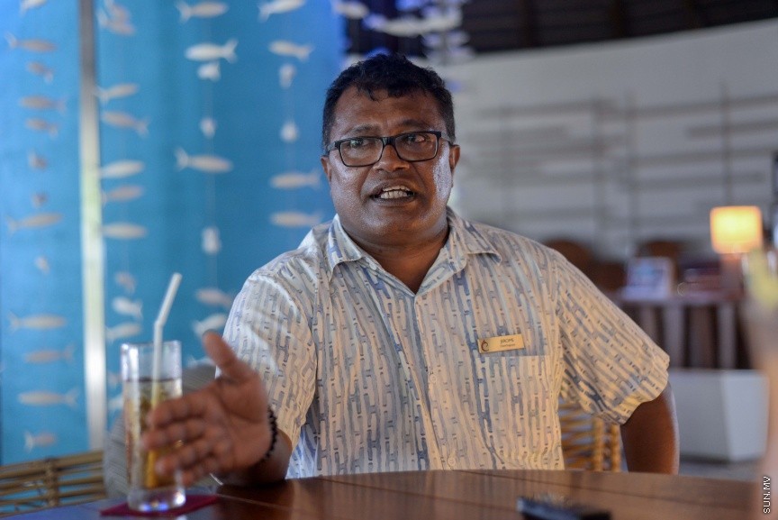 ސެންތާރާ ރަސް ފުށި ރިސޯޓުން ކުރިއަށްގެންދާ މުރަކަ އިންދުމުގެ ޕްރޮގްރާމްގެ ތެރެއިން : އެ ހަރަކާތުގައި ރިސޯޓުގެ މުވައްޒަފުންނާއި ފަތުރުވެރިން ބައިވެރިވެފައި ވެ --- ސަން ފޮޓޯ/ މުހައްމައު އަފްރާހް
