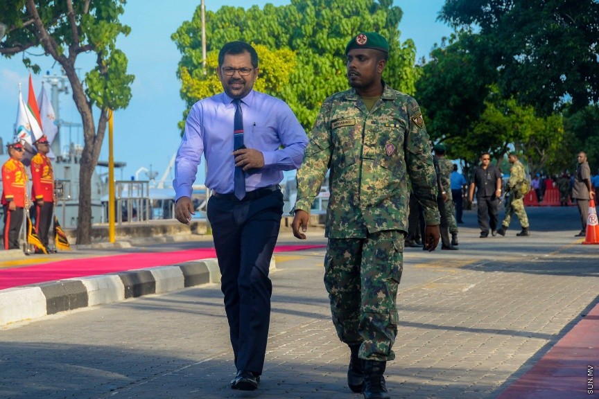 12 ޖެނުއަރީ 2017: އެމްއެންޑީއެފްގެ ކޯސްޓްގާޑަށް އަލަށް ގެނައި ވަޒަން ނާރާ، ފާސްޓް އިންޓަސެޕްޝަން ކްރާފްޓް (އެފްއައިސީ) ހަ އުޅަނދު ހިދުމަތަށް ނެރުމަށް ބޭއްވި ރަސްމިޔާތުގެ ތެރެއިން---ސަން ފޮޓޯ/ މުހައްމަދު އަފްރާހް
