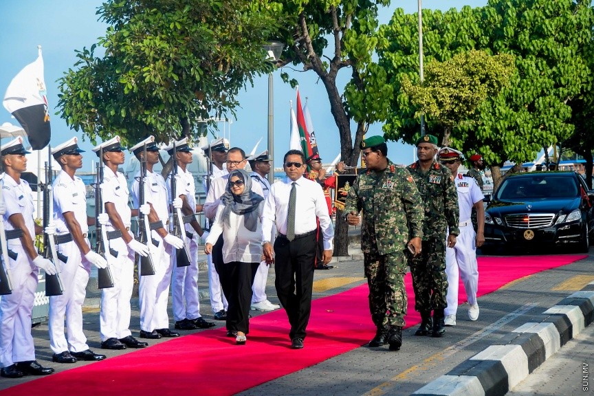 12 ޖެނުއަރީ 2017: އެމްއެންޑީއެފްގެ ކޯސްޓްގާޑަށް އަލަށް ގެނައި ވަޒަން ނާރާ، ފާސްޓް އިންޓަސެޕްޝަން ކްރާފްޓް (އެފްއައިސީ) ހަ އުޅަނދު ހިދުމަތަށް ނެރުމަށް ބޭއްވި ރަސްމިޔާތުގެ ތެރެއިން---ސަން ފޮޓޯ/ މުހައްމަދު އަފްރާހް