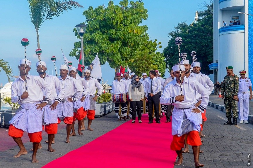 12 ޖެނުއަރީ 2017: އެމްއެންޑީއެފްގެ ކޯސްޓްގާޑަށް އަލަށް ގެނައި ވަޒަން ނާރާ، ފާސްޓް އިންޓަސެޕްޝަން ކްރާފްޓް (އެފްއައިސީ) ހަ އުޅަނދު ހިދުމަތަށް ނެރުމަށް ބޭއްވި ރަސްމިޔާތުގެ ތެރެއިން---ސަން ފޮޓޯ/ މުހައްމަދު އަފްރާހް