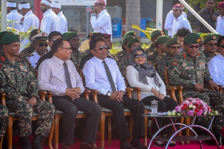 12 ޖެނުއަރީ 2017: އެމްއެންޑީއެފްގެ ކޯސްޓްގާޑަށް އަލަށް ގެނައި ވަޒަން ނާރާ، ފާސްޓް އިންޓަސެޕްޝަން ކްރާފްޓް (އެފްއައިސީ) ހަ އުޅަނދު ހިދުމަތަށް ނެރުމަށް ބޭއްވި ރަސްމިޔާތުގެ ތެރެއިން---ސަން ފޮޓޯ/ މުހައްމަދު އަފްރާހް