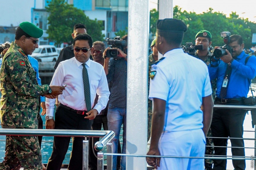 12 ޖެނުއަރީ 2017: އެމްއެންޑީއެފްގެ ކޯސްޓްގާޑަށް އަލަށް ގެނައި ވަޒަން ނާރާ، ފާސްޓް އިންޓަސެޕްޝަން ކްރާފްޓް (އެފްއައިސީ) ހަ އުޅަނދު ހިދުމަތަށް ނެރުމަށް ބޭއްވި ރަސްމިޔާތުގެ ތެރެއިން---ސަން ފޮޓޯ/ މުހައްމަދު އަފްރާހް