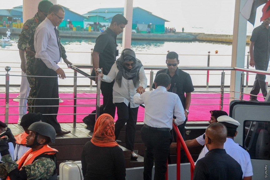12 ޖެނުއަރީ 2017: އެމްއެންޑީއެފްގެ ކޯސްޓްގާޑަށް އަލަށް ގެނައި ވަޒަން ނާރާ، ފާސްޓް އިންޓަސެޕްޝަން ކްރާފްޓް (އެފްއައިސީ) ހަ އުޅަނދު ހިދުމަތަށް ނެރުމަށް ބޭއްވި ރަސްމިޔާތުގެ ތެރެއިން---ސަން ފޮޓޯ/ މުހައްމަދު އަފްރާހް