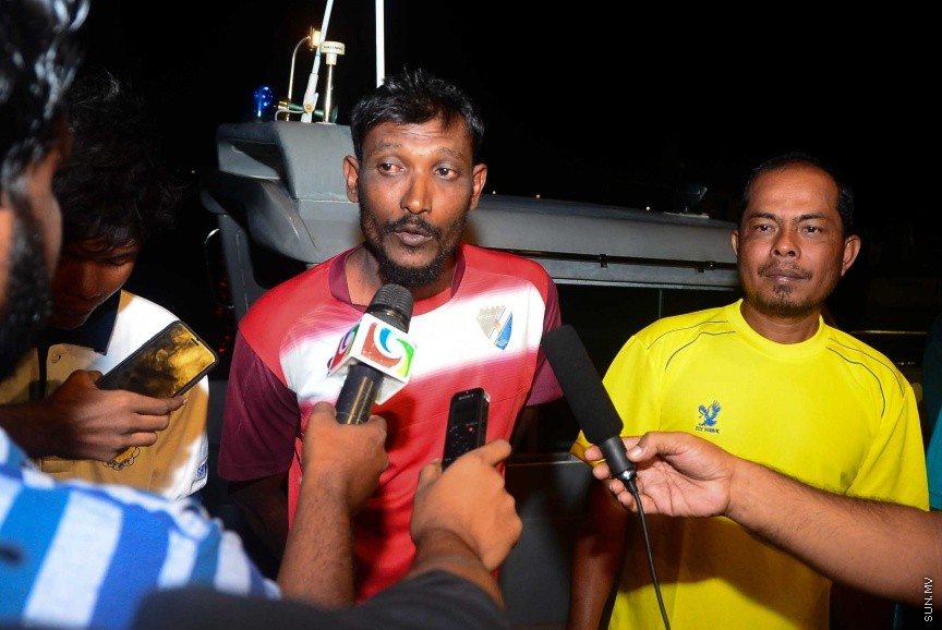 13 ޖެނުއަރީ 2017: ރޯވި "މާކޯ ޕޯލޯ 2" ބޯޓުން ކަނޑުވި މީހުން މިރޭ އެމްއެންޑީއެފް ގެ ކޯސްޓްގާޑު ޣާޒީގައި މާލެ ގެނެއުން: އެމީހުންގެ ތެރޭގައި ހިމެނެއީ އެއް ދިވެއްސަކާއި އިންޑަނޭޝިއާގެ ނުވަ މީހެކެ---ސަން ފޮޓޯ/ މުހައްމަދު އަފްރާހް