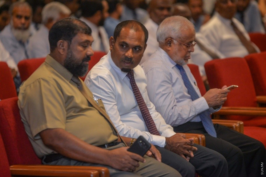 19 ޖެނުއަރީ 2017: އިސްލާމިކް މިނިސްޓްރީން އިންތިޒާމް ކޮށްގެން  "ﷲގެ އިންތައް ފަހަނަ އަޅާ ނުދާށެ" މި ނަމުގައި ބޭއްވި އިލްމުވެރިންގެ ހަތަރު ވަނަ މަހާސިންތާ ފެށުމުގެ ރަސްމިއްޔާތުގެ ތެރެއިން ---ސަން ފޮޓޯ/ މުހައްމަދު އަފްރާހް