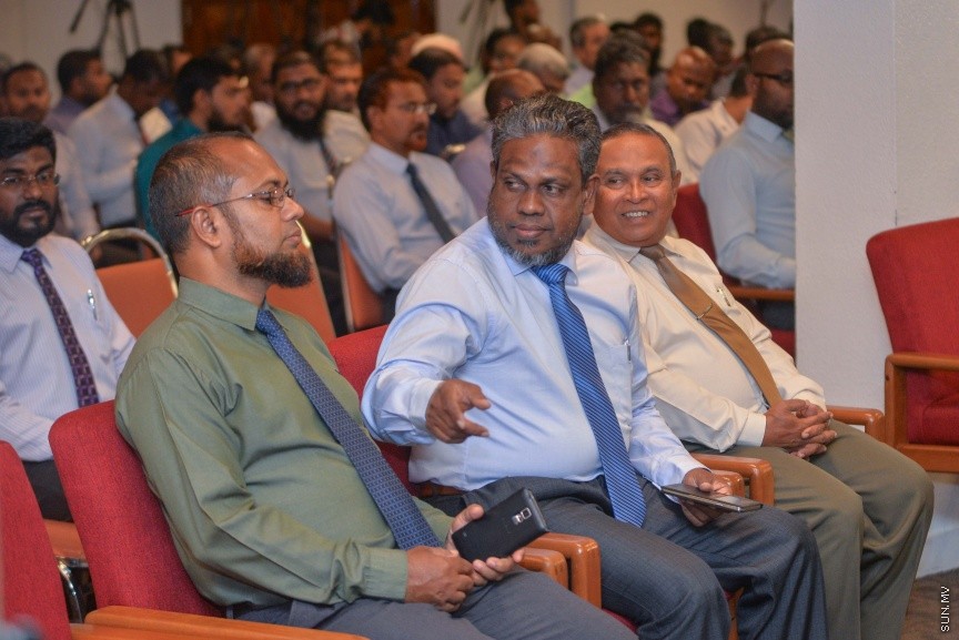 19 ޖެނުއަރީ 2017: އިސްލާމިކް މިނިސްޓްރީން އިންތިޒާމް ކޮށްގެން  "ﷲގެ އިންތައް ފަހަނަ އަޅާ ނުދާށެ" މި ނަމުގައި ބޭއްވި އިލްމުވެރިންގެ ހަތަރު ވަނަ މަހާސިންތާ ފެށުމުގެ ރަސްމިއްޔާތުގެ ތެރެއިން ---ސަން ފޮޓޯ/ މުހައްމަދު އަފްރާހް