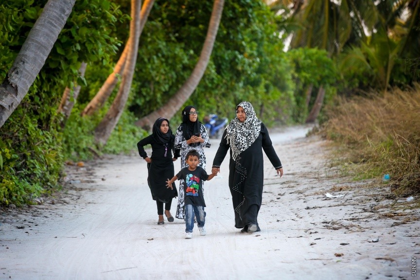 ހަވީރު ފިންޏަށް ތޮއްޑޫ އާއިލާއެއް ހިނގާލަނީ: ތޮެއްޑޫ އަކީ ހިއްގައިމު ރަށެއް-- މުހައްމަދު އަފްރާހް
