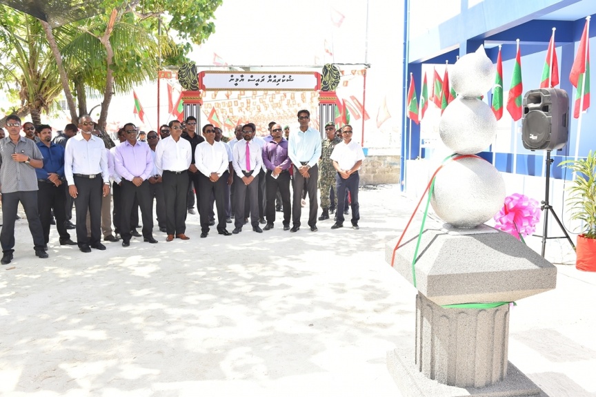 ޖެނުއަރީ 23، 2017: މ. ދިއްގަރުގެ ފެނުގެ ނިޒާމު އިފްތިތާހު ކުރުމަށް މ. ދިއްގަރުގައި ބޭއްވި ރަސްމިއްޔާތުގެ ތެރެއިން --- ފޮޓޯ/ ރައީސް އޮފީސް