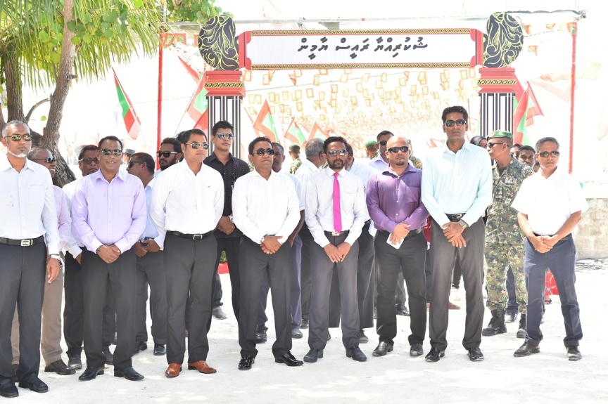 ޖެނުއަރީ 23، 2017: މ. ދިއްގަރުގެ ފެނުގެ ނިޒާމު އިފްތިތާހު ކުރުމަށް މ. ދިއްގަރުގައި ބޭއްވި ރަސްމިއްޔާތުގެ ތެރެއިން --- ފޮޓޯ/ ރައީސް އޮފީސް