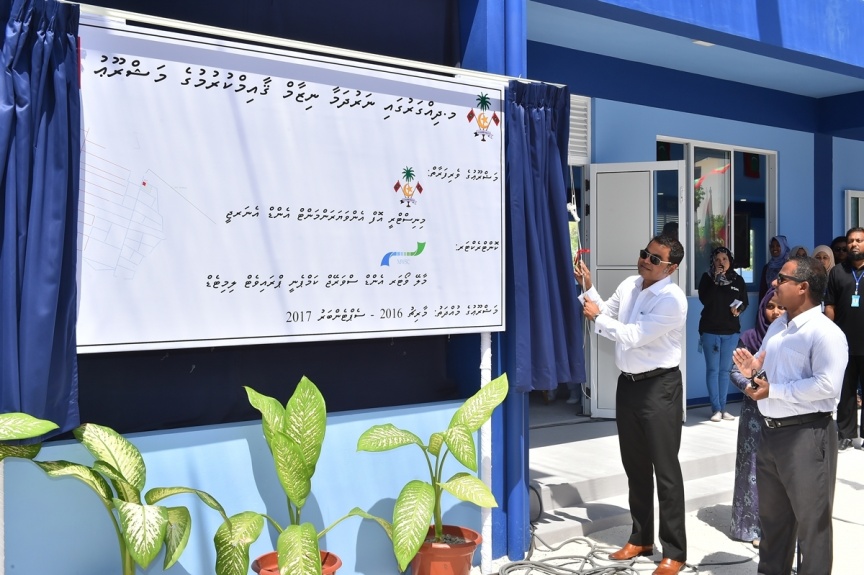 ޖެނުއަރީ 23، 2017: މ. ދިއްގަރުގެ ފެނުގެ ނިޒާމު އިފްތިތާހު ކުރުމަށް މ. ދިއްގަރުގައި ބޭއްވި ރަސްމިއްޔާތުގެ ތެރެއިން --- ފޮޓޯ/ ރައީސް އޮފީސް