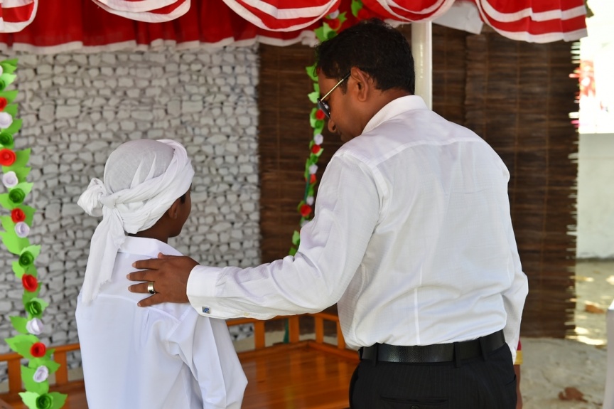 ޖެނުއަރީ 23، 2017: މ. ދިއްގަރުގެ ފެނުގެ ނިޒާމު އިފްތިތާހު ކުރުމަށް މ. ދިއްގަރުގައި ބޭއްވި ރަސްމިއްޔާތުގެ ތެރެއިން --- ފޮޓޯ/ ރައީސް އޮފީސް