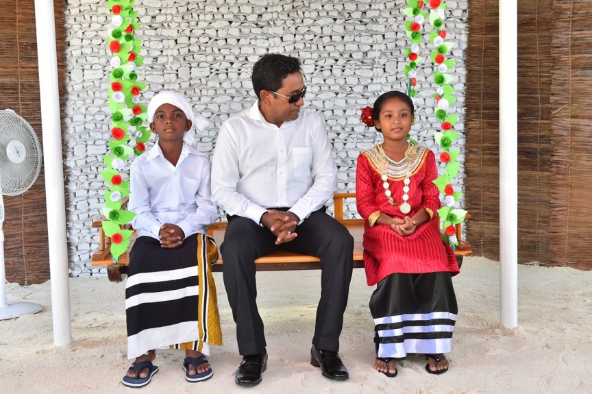 ޖެނުއަރީ 23، 2017: މ. ދިއްގަރުގެ ފެނުގެ ނިޒާމު އިފްތިތާހު ކުރުމަށް މ. ދިއްގަރުގައި ބޭއްވި ރަސްމިއްޔާތުގެ ތެރެއިން --- ފޮޓޯ/ ރައީސް އޮފީސް