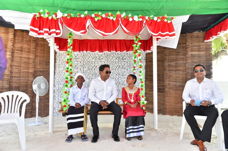ޖެނުއަރީ 23، 2017: މ. ދިއްގަރުގެ ފެނުގެ ނިޒާމު އިފްތިތާހު ކުރުމަށް މ. ދިއްގަރުގައި ބޭއްވި ރަސްމިއްޔާތުގެ ތެރެއިން --- ފޮޓޯ/ ރައީސް އޮފީސް