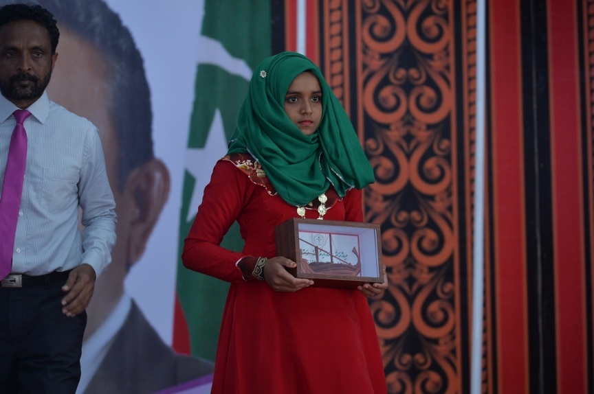 ޖެނުއަރީ 23، 2017: މ. ދިއްގަރުގެ ފެނުގެ ނިޒާމު އިފްތިތާހު ކުރުމަށް މ. ދިއްގަރުގައި ބޭއްވި ރަސްމިއްޔާތުގެ ތެރެއިން --- ފޮޓޯ/ ރައީސް އޮފީސް