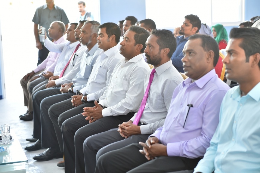 ޖެނުއަރީ 23، 2017: މ. ދިއްގަރުގެ ފެނުގެ ނިޒާމު އިފްތިތާހު ކުރުމަށް މ. ދިއްގަރުގައި ބޭއްވި ރަސްމިއްޔާތުގެ ތެރެއިން --- ފޮޓޯ/ ރައީސް އޮފީސް