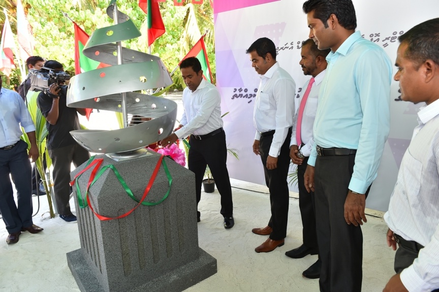 ޖެނުއަރީ 23، 2017: މ. މުލަކުގައި ފެނުގެ ނިޒާމު އިފްތިތާހު ކުރުމަށް ބޭއްވި ރަސްމިއްޔާތުގެ ތެރެއިން --- ފޮޓޯ/ ރައީސް އޮފީސް