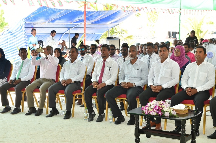 ޖެނުއަރީ 23، 2017: މ. މުލަކުގައި ފެނުގެ ނިޒާމު އިފްތިތާހު ކުރުމަށް ބޭއްވި ރަސްމިއްޔާތުގެ ތެރެއިން --- ފޮޓޯ/ ރައީސް އޮފީސް