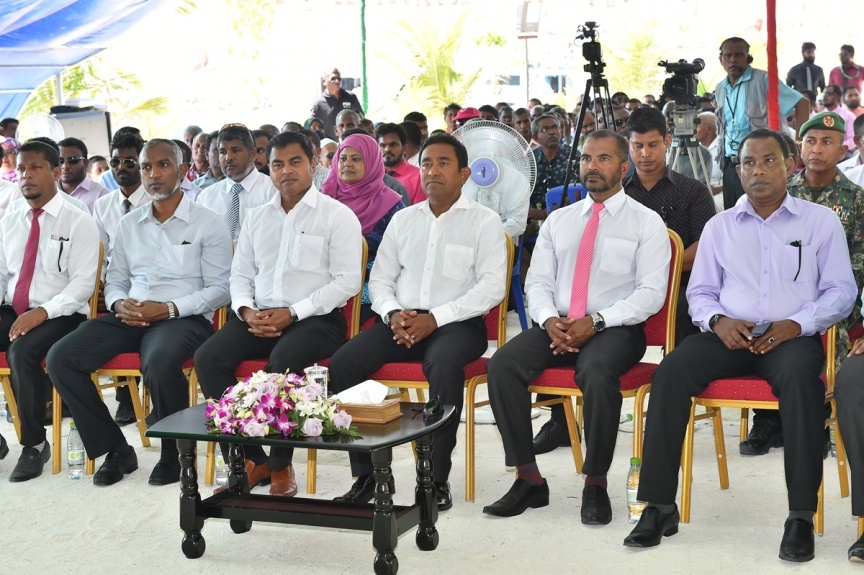 ޖެނުއަރީ 23، 2017: މ. މުލަކުގައި ފެނުގެ ނިޒާމު އިފްތިތާހު ކުރުމަށް ބޭއްވި ރަސްމިއްޔާތުގެ ތެރެއިން --- ފޮޓޯ/ ރައީސް އޮފީސް