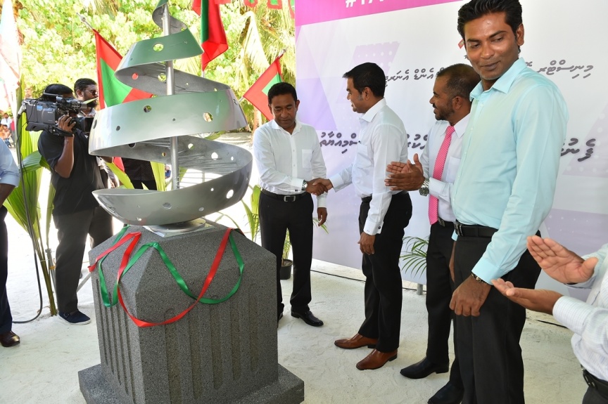 ޖެނުއަރީ 23، 2017: މ. މުލަކުގައި ފެނުގެ ނިޒާމު އިފްތިތާހު ކުރުމަށް ބޭއްވި ރަސްމިއްޔާތުގެ ތެރެއިން --- ފޮޓޯ/ ރައީސް އޮފީސް