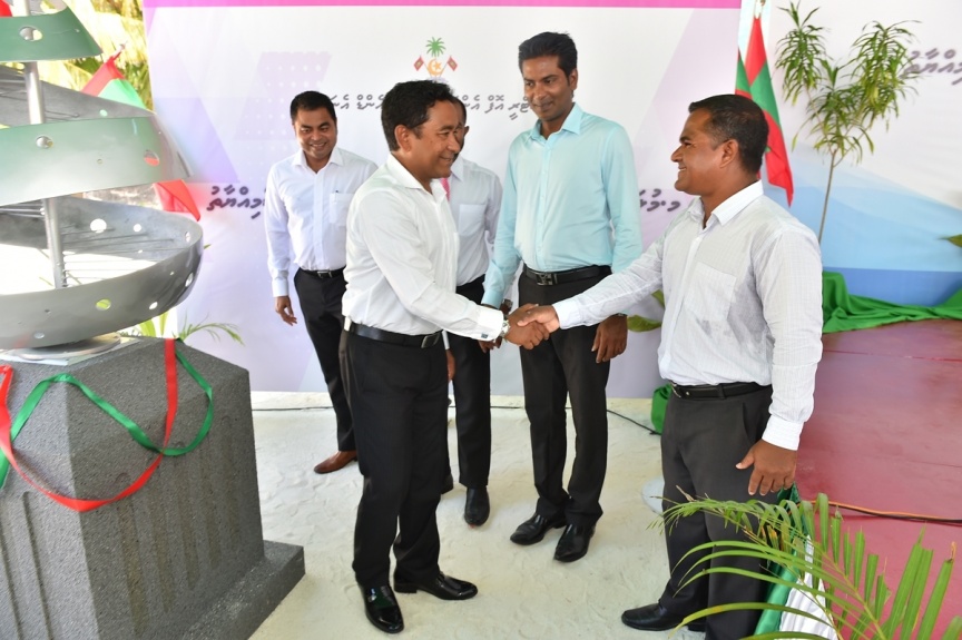 ޖެނުއަރީ 23، 2017: މ. މުލަކުގައި ފެނުގެ ނިޒާމު އިފްތިތާހު ކުރުމަށް ބޭއްވި ރަސްމިއްޔާތުގެ ތެރެއިން --- ފޮޓޯ/ ރައީސް އޮފީސް