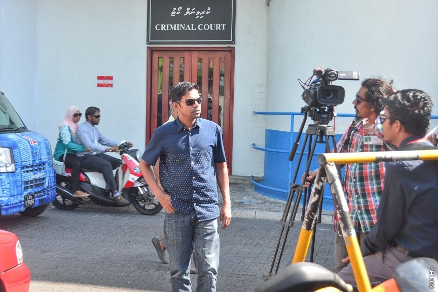  ޖެނުއަރީ 24، 2017: ވިސާމް އާއި ލީވާނަްނައް ހުކުމް ކުރުން: ރާއްޖެ ޓީވީގެ ދެ ނޫސްވެރިން ކަމުގައިވާ މުހައްމަދު ވިސާމް އާއި ލީވާން އަލީ ނާސިރު، ގާނޫނު ތަންފީޒު ކުރާ މުވައްޒަފެއްގެ މަސައްކަތަށް ގަސްތުގައި ހުރަސްއެޅި ކަމުގެ ދައުވާ ސާބިތުވު 28،800 ރުފިޔާ އިން މިއަދު ވަނީ ޖޫރިމަނާކޮށްފަ---ސަން ފޮޓޯ/ މުހައްމަދު އަފްރާހް