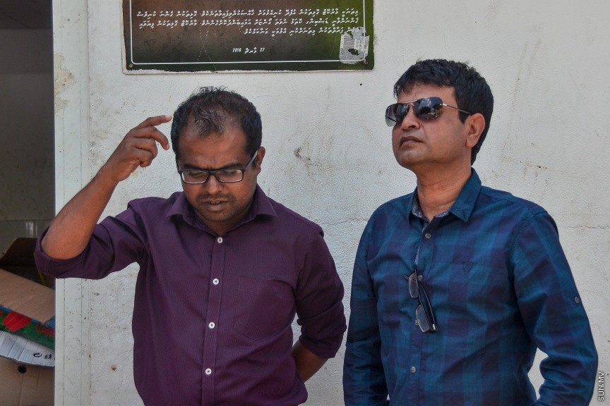  ޖެނުއަރީ 24، 2017: ވިސާމް އާއި ލީވާނަްނައް ހުކުމް ކުރުން: ރާއްޖެ ޓީވީގެ ދެ ނޫސްވެރިން ކަމުގައިވާ މުހައްމަދު ވިސާމް އާއި ލީވާން އަލީ ނާސިރު، ގާނޫނު ތަންފީޒު ކުރާ މުވައްޒަފެއްގެ މަސައްކަތަށް ގަސްތުގައި ހުރަސްއެޅި ކަމުގެ ދައުވާ ސާބިތުވު 28،800 ރުފިޔާ އިން މިއަދު ވަނީ ޖޫރިމަނާކޮށްފަ---ސަން ފޮޓޯ/ މުހައްމަދު އަފްރާހް