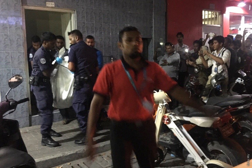 ޖެނުއަރީ 24، 2017، މާލޭ، ލައިޑް ހައުސްގޭ ފުރަތަމަ ފަންގިފިލާގައި  ލަންކާ މީހަކު ދަންޖެހިގެން މަރުވުން -- ސަން ފޮޓޯ/ ފަޔާޒު މޫސާ